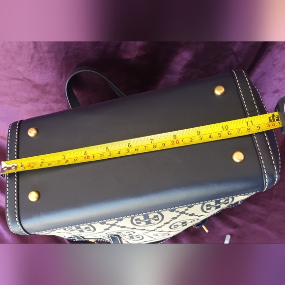 Tory Burch Navy and Cream Patterned Tote - Picture 13 of 16